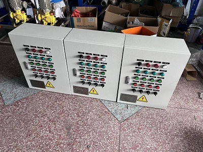 Peb Lub Tshuab Hluav Taws Xob Thiab Peb Cov Ntsia Hlau Ntsia Hlau Conveyors t...